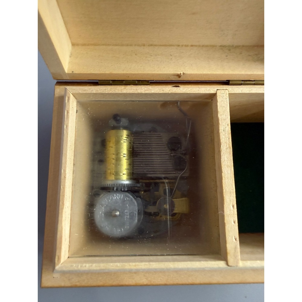 Swiss Music Box Little‎ Green Apples Musical Keepsake Vintage Wooden Collectible - Picture 5 of 9
